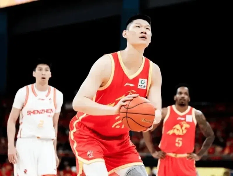 广厦3核心点太强悍！胡金秋孙铭徽锁关键球，布朗奠定得分基本盘