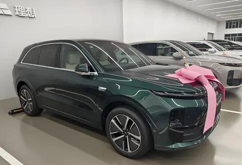理想i6:中型 SUV 市场的新挑战者