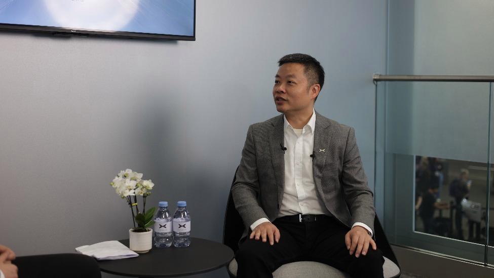 何小鹏:中国汽车跟全球汽车相比,还有很大差距|《封面》对话