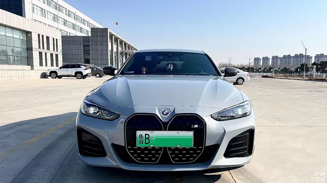 宝马电车值得买吗?i4车主用车一年,建议你注意这些…