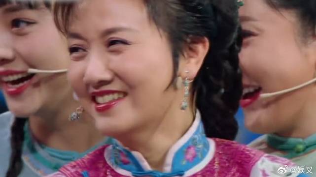 谁说张国立不懂浪漫，王牌现场给邓婕准备婚纱，沈腾流眼泪！