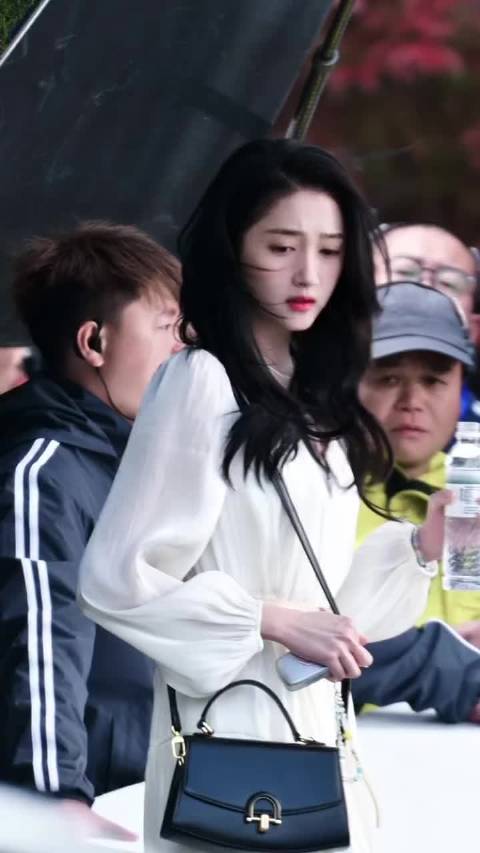关晓彤表情管理获赞，美人嗔怒落泪皆动人
