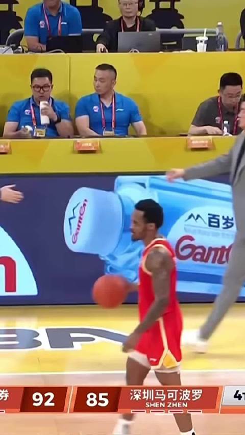 广厦再胜深圳2-0夺赛点，布朗30分！胡金秋17+8！贺希宁16中6！