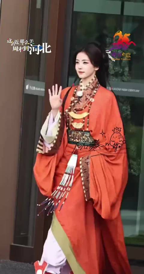 白鹿红衣战国袍好美