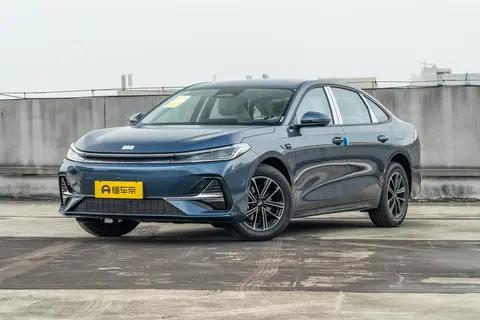 银河A7是一款插电混动中型轿车