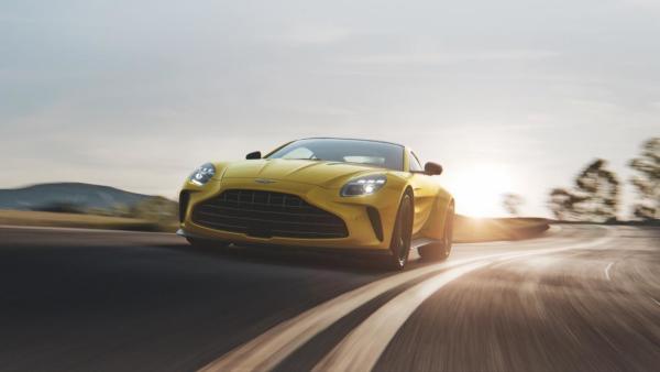 阿斯顿·马丁DB12简洁、连贯的线条在全新 Vantage 驾驶