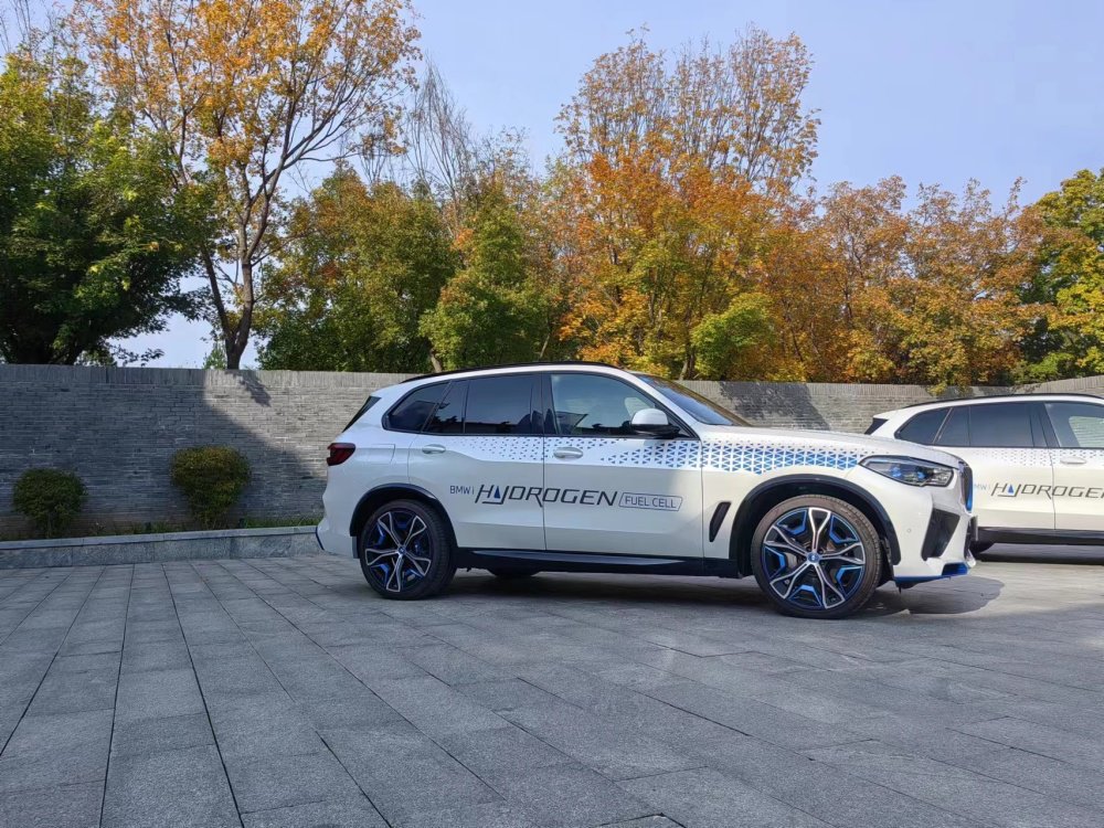 BMW iX5氢燃料电池车中国首试 宝马电动化迈开“另一条腿”