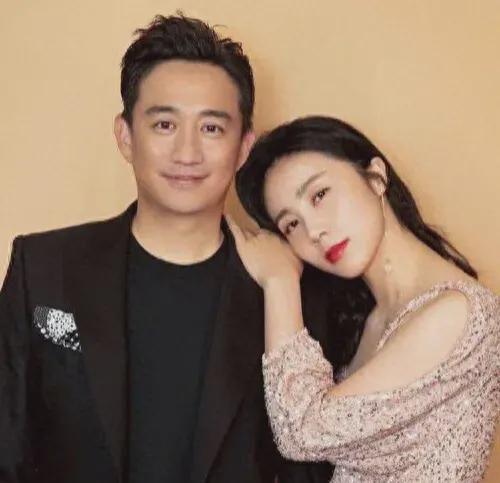 黄磊孙莉送女儿美国留学被偶遇，黄磊背的包引发网友吐槽：太丑了