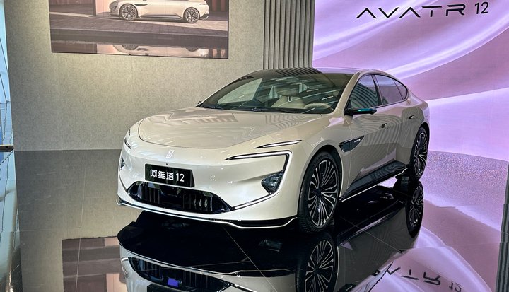 阿维塔12四激光版上市,权益后到手价25.99万元-满电-新能源汽车