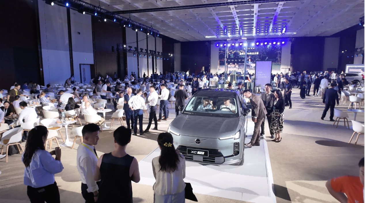 26.99万起，全新沃尔沃XC70剑指“超混第一车” | BitAuto