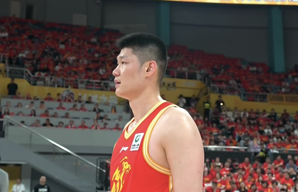 广厦92-85再胜深圳！2-0夺赛点，赛后数据出炉，头号功臣并非胡金秋