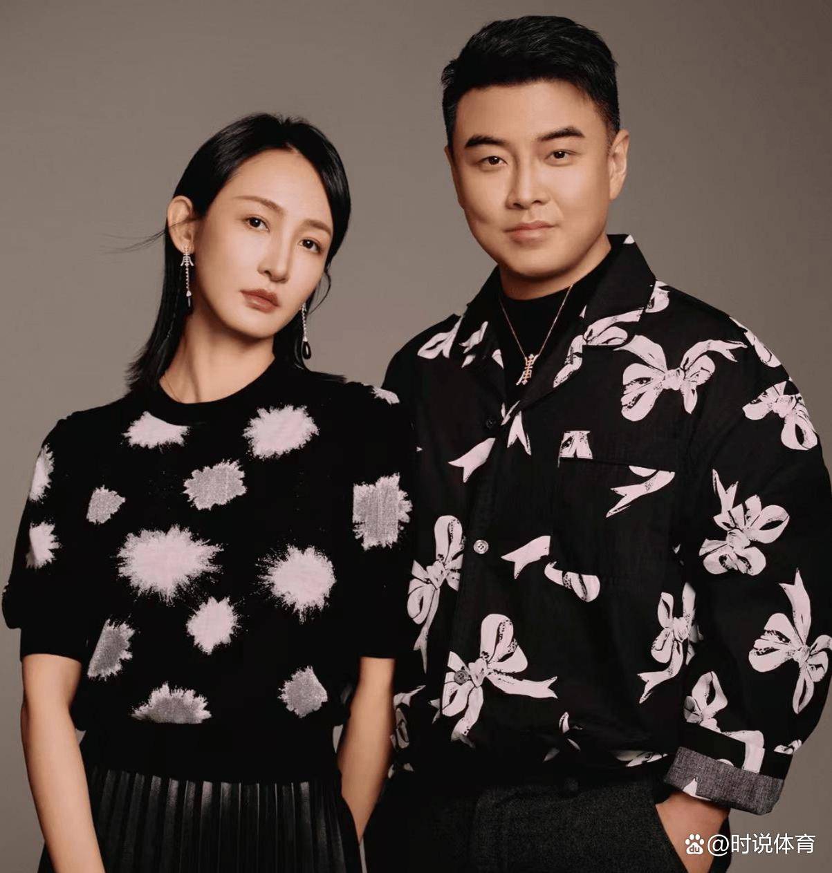 王皓夺冠夜温情一幕冲上热搜!妻子少见亮相,颜值飙升身材惊艳,上任新岗位