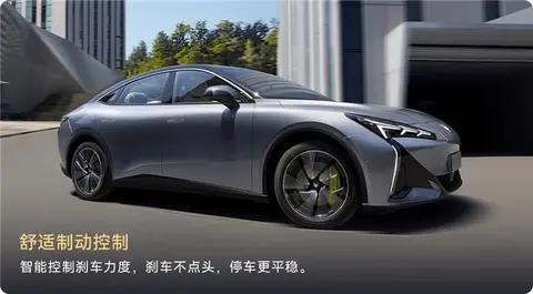 15万级纯电轿车终极对决:极狐新阿尔法S5和零跑B01谁更值?