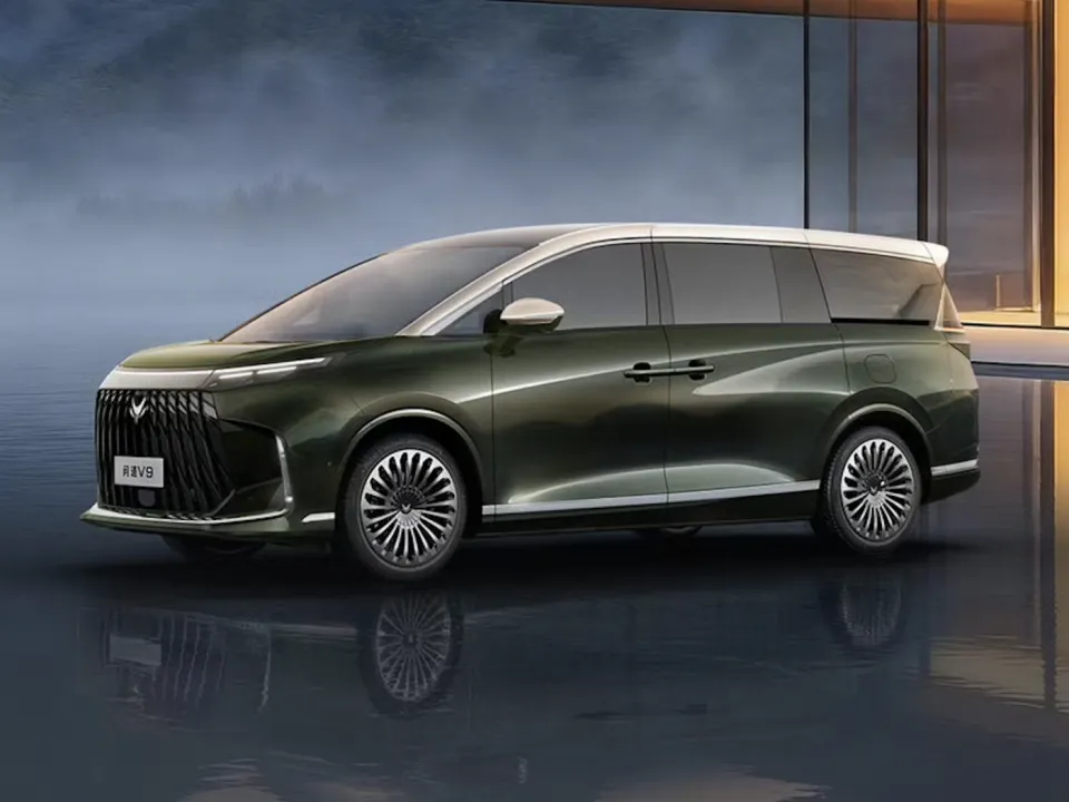 问道首款高端MPV,极狐问道V9二季度上市,车长5米3续航1200km