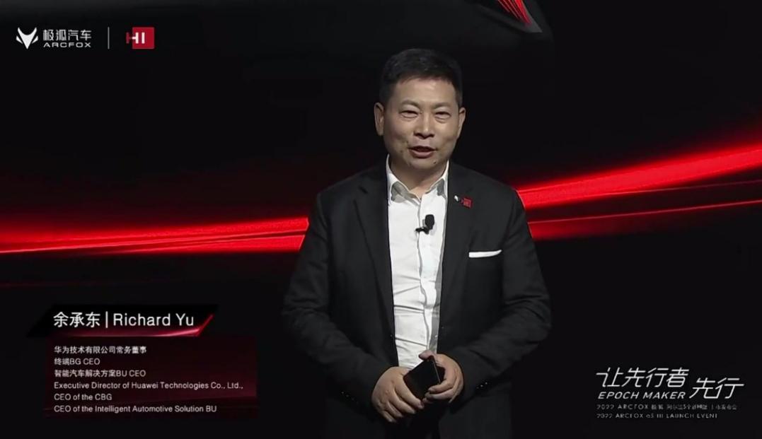 两个奋斗者伙伴赋能一部世界级好车——极狐阿尔法S全新HI版
