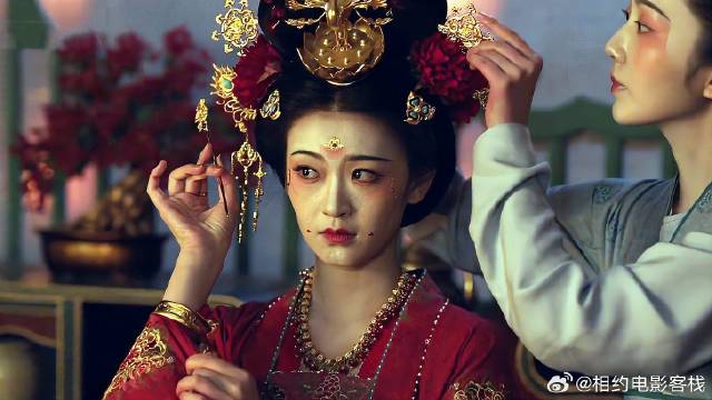 大王为控制蒋长扬，强行再给他纳妾，宾客私下议论纷纷