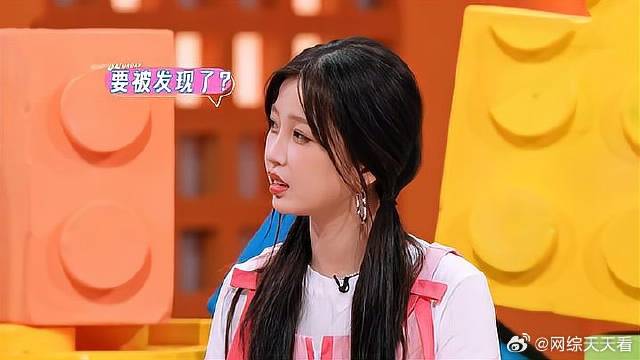 虞书欣玩偷吃游戏，带头“踩”丁禹兮，丁禹兮快哭了！