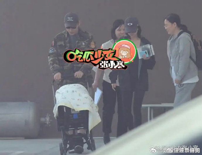 吴谨言产后复工拍戏，丈夫洪尧被拍独自带娃体检引热议