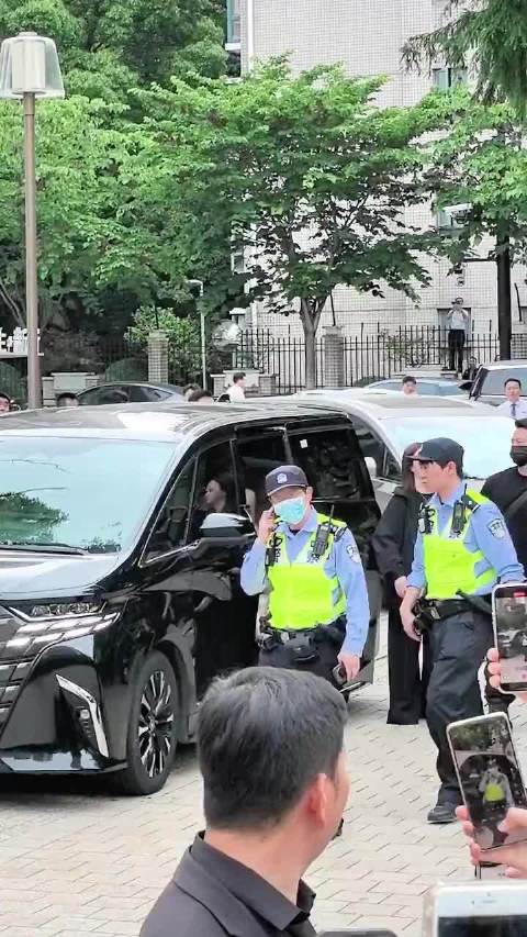 美神驾到了通通闪开！好美好嫩啊赵露思！