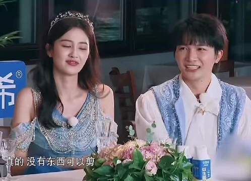 嫉妒能把人扭曲成另一副模样
