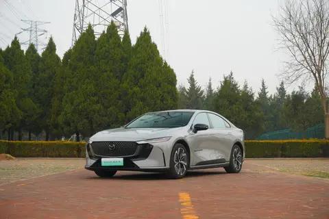 “人马一体”价值新典范马自达EZ-6仅9.98万起