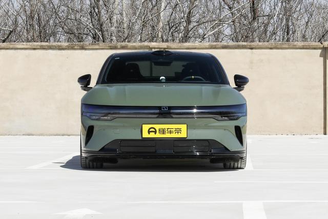 焕新极氪 007 双车解析:2.73 秒破百 + 900V 架构真香
