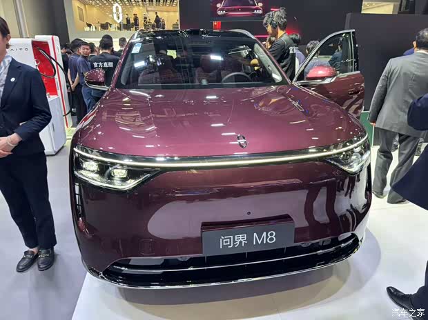 2025上海车展:赛力斯携问界M8亮相车展 三排6座/双排5座两种布局