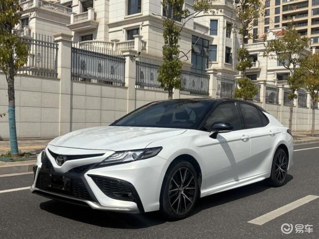 丰田凯美瑞2.0S版降价4万,起售价降至16.98万,日系中型车保值率天花板?