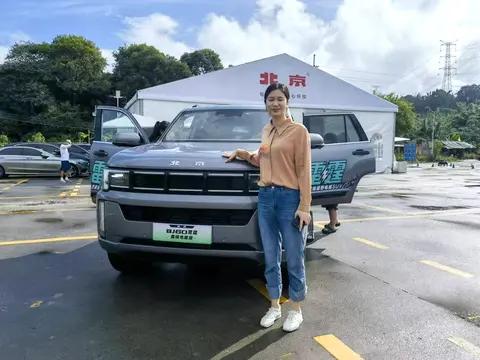 BJ60雷霆体验评测:电动国产硬汉超舒适!能代步可越野大家庭用车
