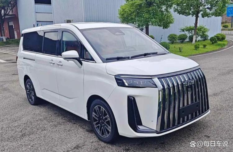 15万预算看MPV?锐胜M8配齐按摩座椅+露营电源,家用商用都能搞定