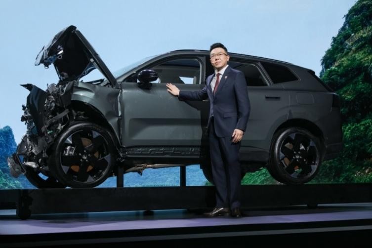 沃尔沃XC7099周年感恩版24.99万起正式上市,豪华中大型SUV搅局者!
