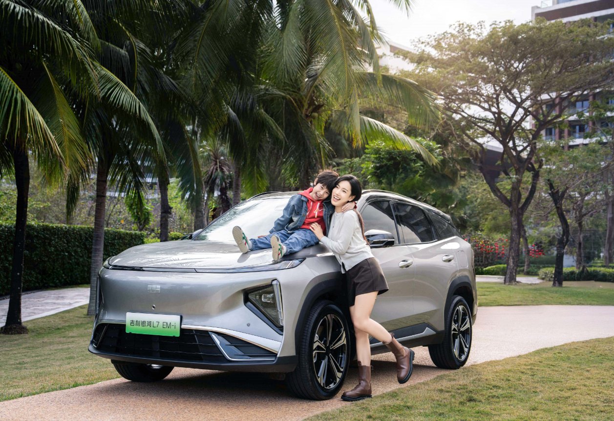 吉利银河L7 EM-i：家用SUV的驾控与舒适双料王 | BitAuto