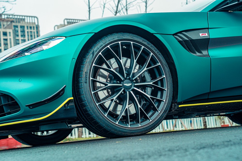 異常剽悍又異常受控 Aston Martin Vantage F1 Edition