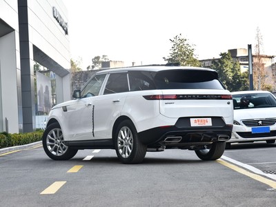 路特斯ELETRe对比揽胜运动,谁的综合表现更好?