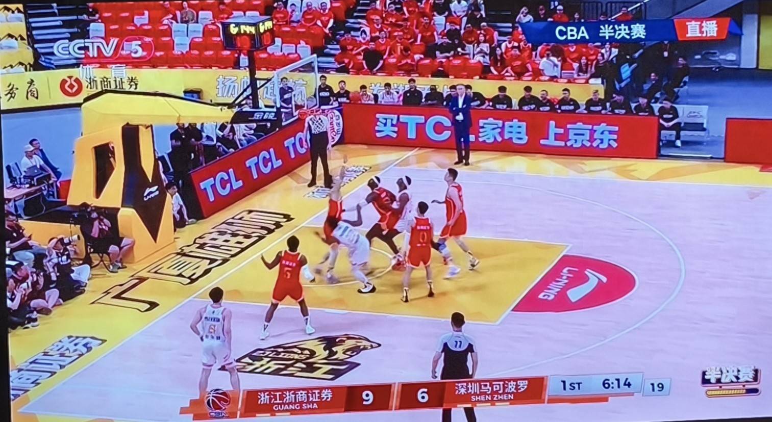CBA半决赛G2浙江广厦92，85击败深圳男篮大比分2，0！