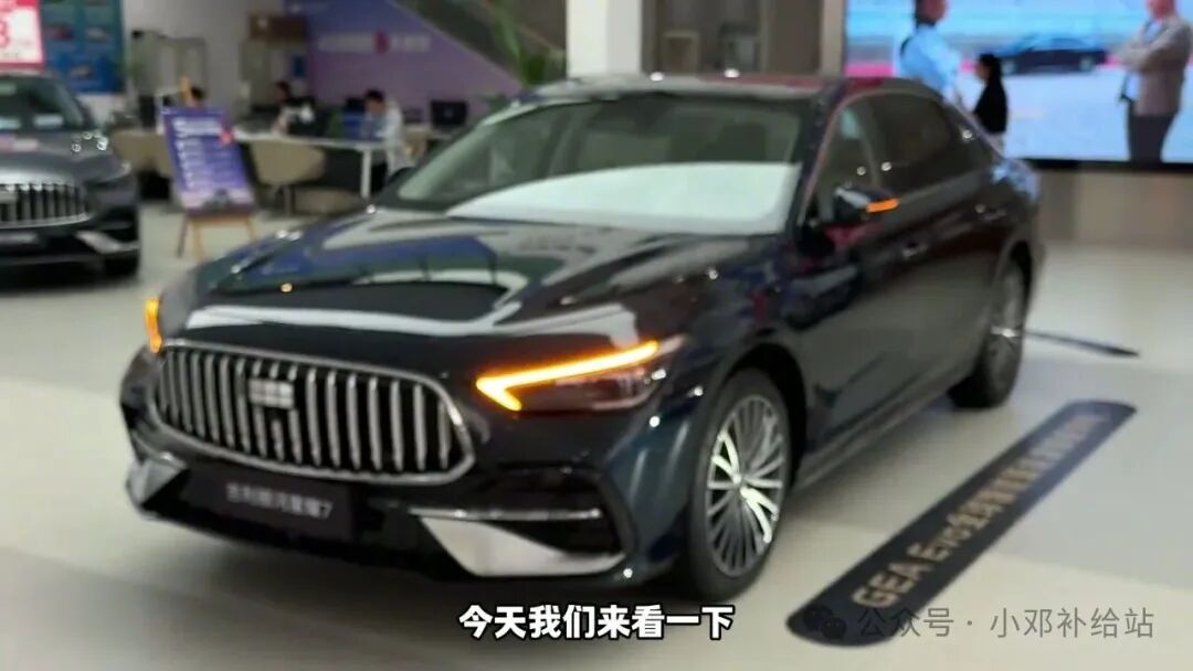吉利银河星耀7到店体验:14万级四驱插混轿车,真正的看点不在“大”,而在顶配