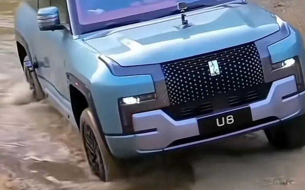 仰望U8开进深水潭,差点因为岸边淤泥没开出来!U8不是神