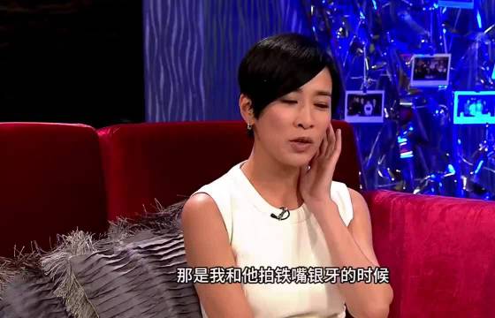 佘诗曼居然是第一个知道春哥和采儿的恋情的人，还是拍戏的时候