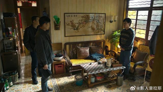 李响到小龙家查案 哪料刚好碰到强哥，李响反应太逗了！