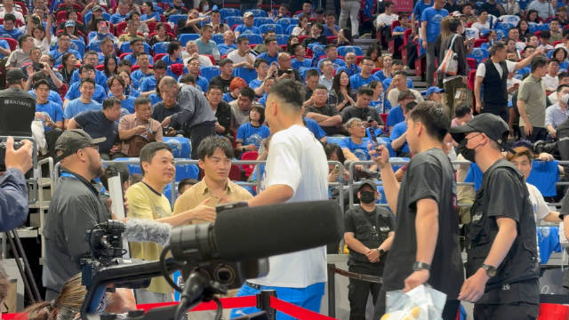 丁俊晖来看京沪大战G3，和川队打招呼互动！