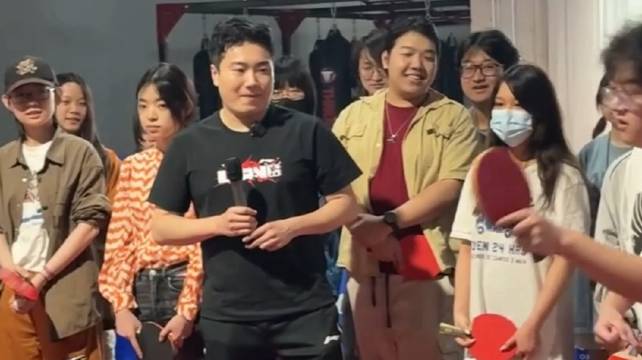 梁靖崑逆转张本智和助国乒胜日本