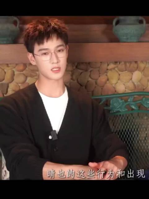 李昀锐《耀眼》情感特辑曝光，校园互动青涩甜蜜