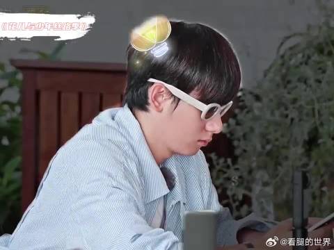 请看王安宇对人工智能的执念，所以日常的老王哥是这样的