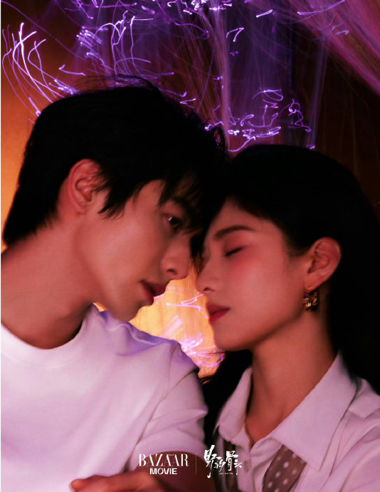这两张极具故事感的脸凑一起，野狗骨头的氛围感瞬间到位，妥妥的天生荧幕搭档