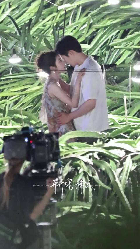 黄景瑜徐若晗《明川有知夏》在520这天拥吻！别有一番风味啊