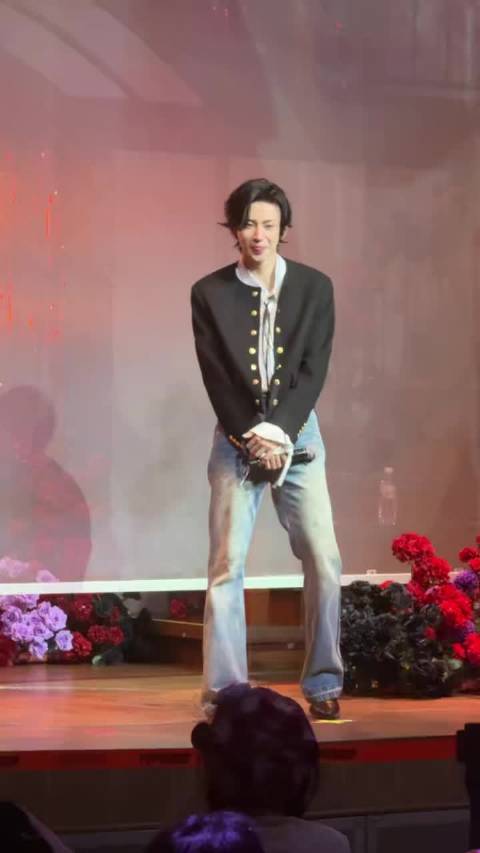 小鬼生日会落泪称想成为粉丝的粉丝