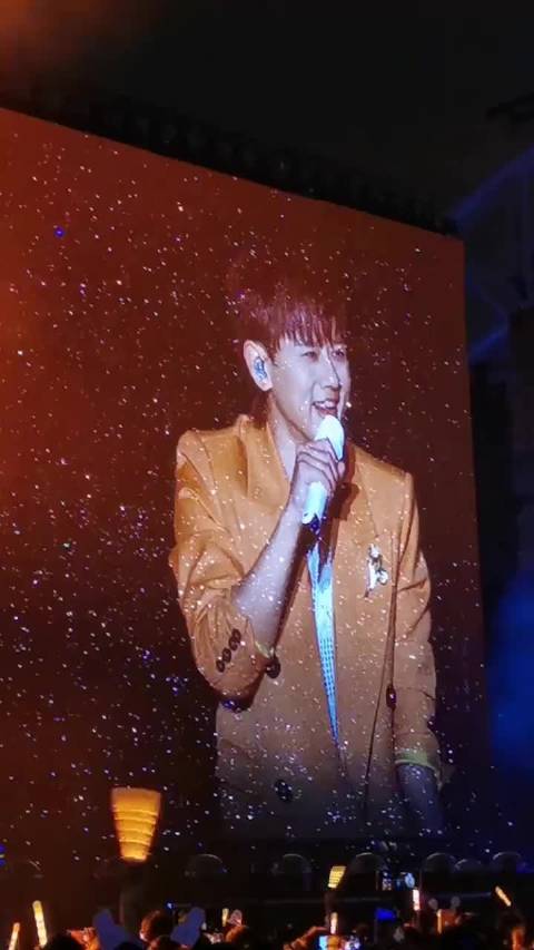 哈尔滨520 初次见面3周年张杰未live开往1982巡回演唱会