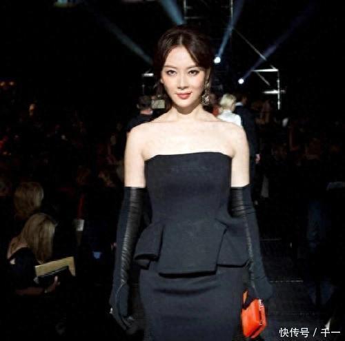 陈数在国外美得认不出,穿抹胸连衣裙配长手套,美得惊艳全场