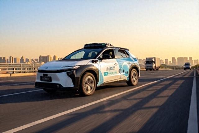 小马智行重构万亿级出行与物流生态:2027版Robotaxi成本低于23万,首发L4级无人轻卡