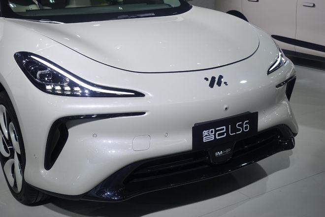 再次高开低走！上汽智己LS6销量“雪崩”！